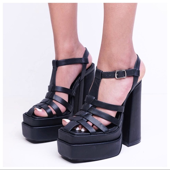 Buckle Platform Sandals - Picture 2 of 7